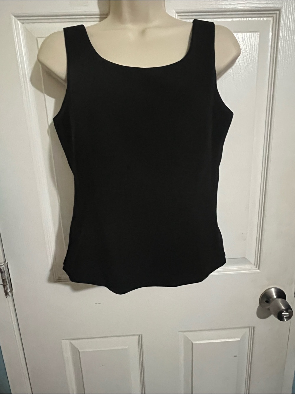 Kasper Black Sleeveless Scoop Neck Top